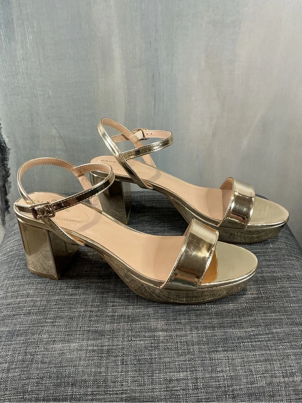 NIB Bandolino Gold Pennie3 Metallic Platform Block Heel Sandals Size 11